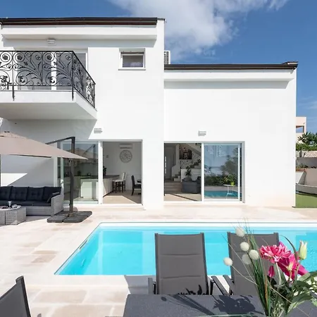 Villa Lifeofhvar